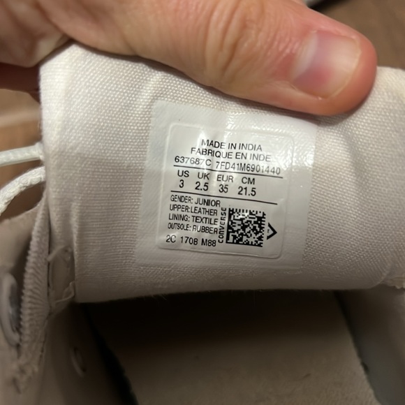 White converse - Picture 2 of 3